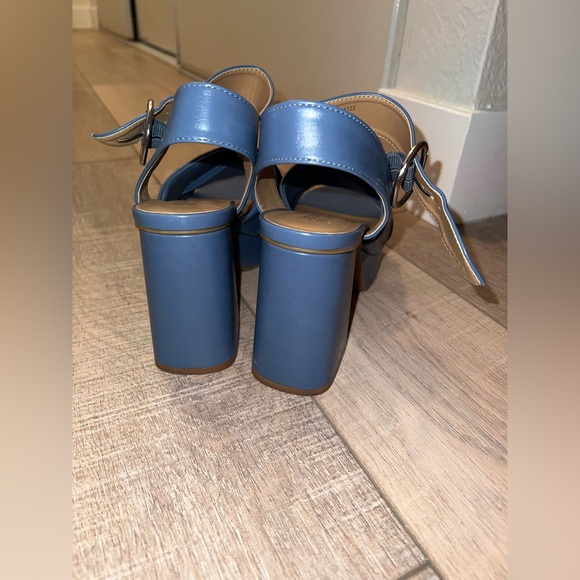 Akeely Mid Heel Platform Dress Sandals - Picture 10 of 11